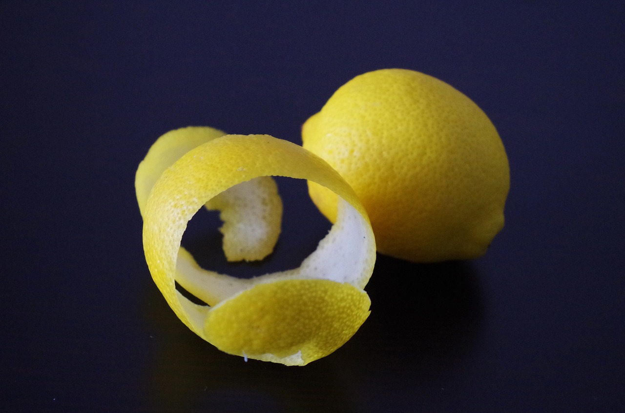 Menggunakan bahan kulit jeruk tunggal - Panduan Praktis Cara Memutihkan Gigi Menggunakan Kulit Jeruk